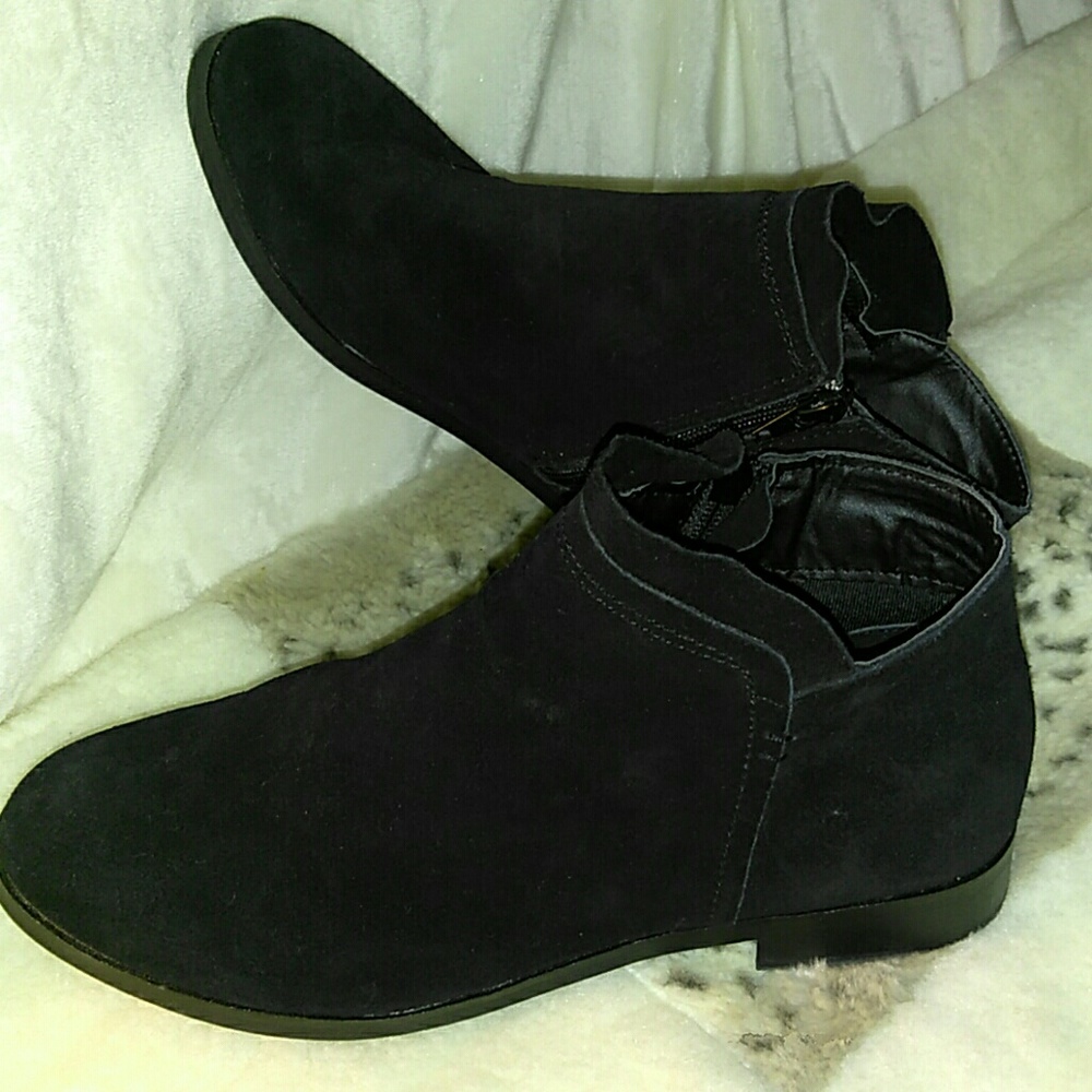 STEVE MADDEN BLACK SUEDE ANKLE BOOTS